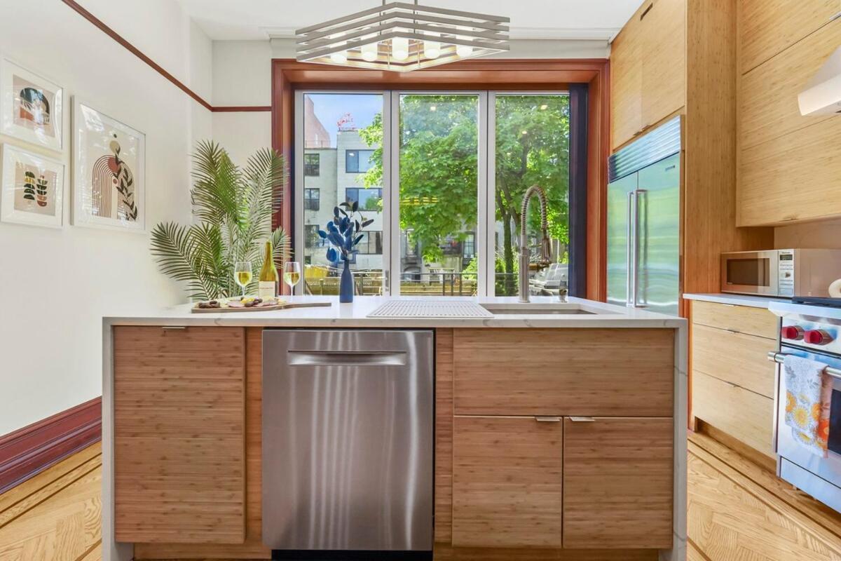 Pangsapuri Swj544fh Huge 6br 4ba Backyard Access New York